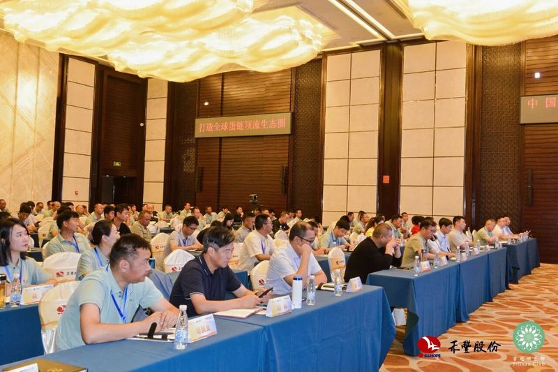 卓一牧业受邀出席中国蛋鸡高质量发展(云南)论坛,分享创新养殖新思路