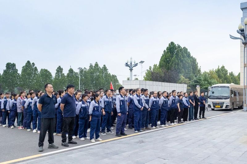 卓一牧业举行国庆升旗仪式，共祝祖国繁荣昌盛！